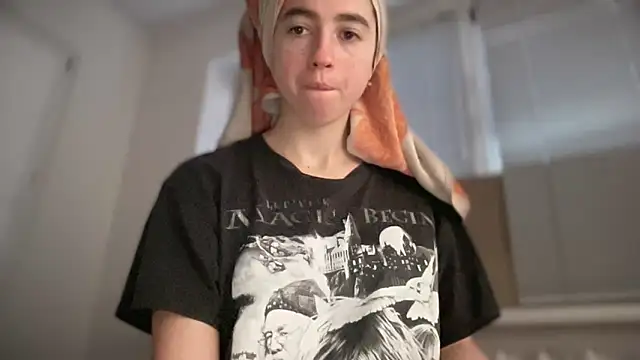 Rosea Champagne online show from 11/22/25, 06:45