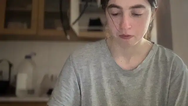 Rosea Champagne online show from 11/26/25, 07:04