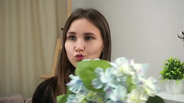 EthalFlowers online show from 10/12/25, 12:53