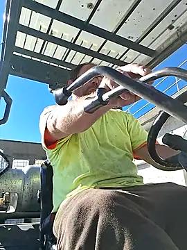 Snapshot of lildhot chatting on 10/31/25, 07:59 lildhot online show from 10/31/25, 07:59