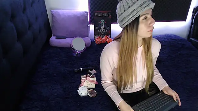 karlamoon23 online show from 10/11/25, 01:05