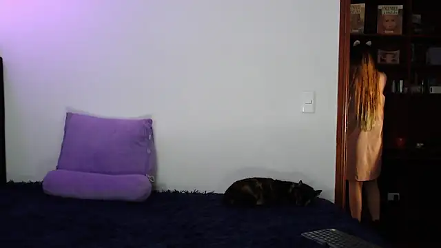 karlamoon23 online show from 11/08/25, 08:51