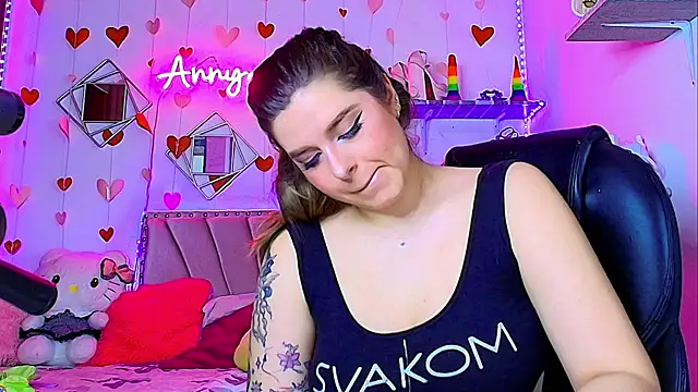 Anny Hurtado online show from 10/18/25, 08:15