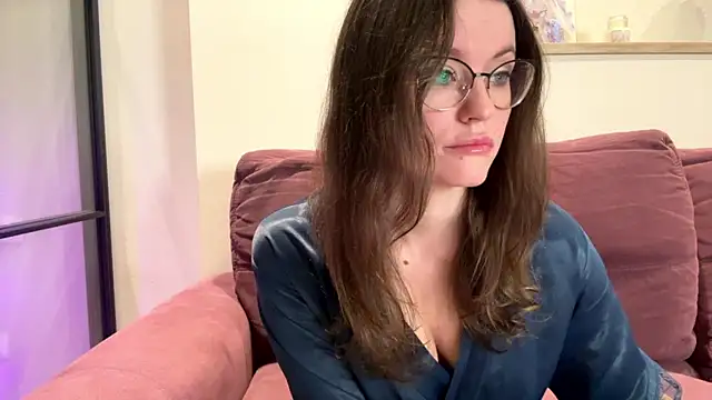 Snapshot of mia_shine_bright_wow chatting on 09/17/25, 03:41 mia shine bright wow online show from 09/17/25, 03:41