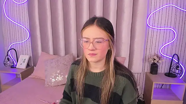 SamanthaPeachss online show from 11/04/25, 12:15