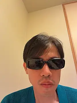 Snapshot of iiiviviii chatting on 11/23/25, 05:24 iiiviviii online show from 11/23/25, 05:24