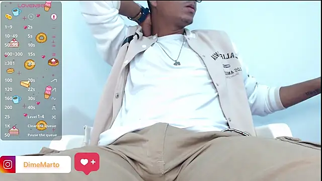 Snapshot of mike_black_22 chatting on 09/15/25, 06:19 mike black 22 online show from 09/15/25, 06:19