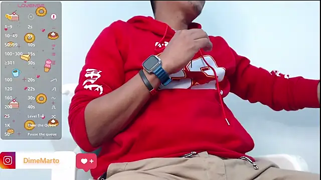 Snapshot of mike_black_22 chatting on 10/01/25, 01:06 mike black 22 online show from 10/01/25, 01:06