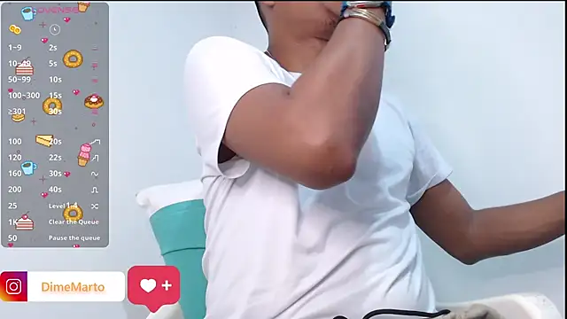 Snapshot of mike_black_22 chatting on 11/07/25, 02:33 mike black 22 online show from 11/07/25, 02:33