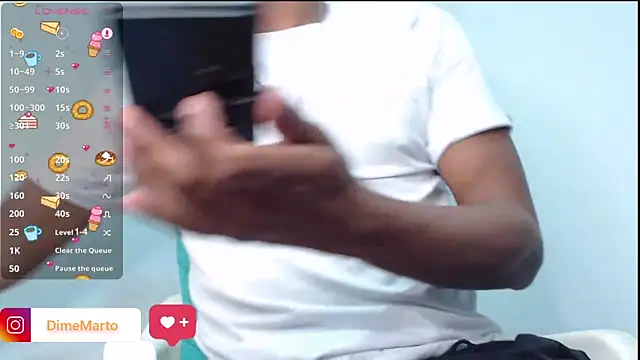 Snapshot of mike_black_22 chatting on 11/18/25, 03:27 mike black 22 online show from 11/18/25, 03:27