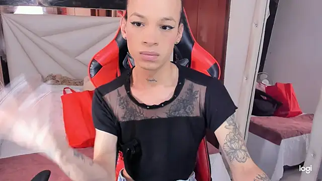 Snapshot of sara_slut21 chatting on 12/13/24, 04:49 sara slut21 online show from 12/13/24, 04:49