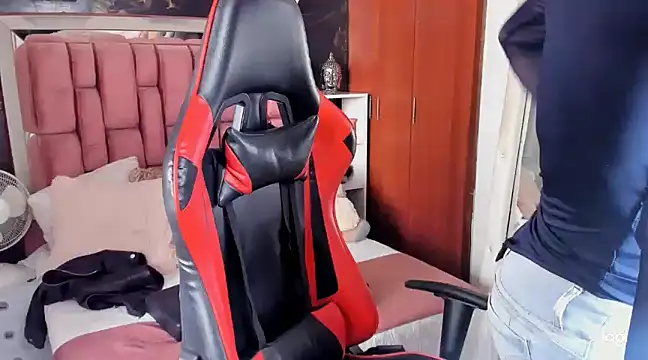 Snapshot of sara_slut21 chatting on 01/16/25, 08:14 sara slut21 online show from 01/16/25, 08:14