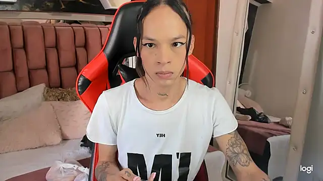 Snapshot of sara_slut21 chatting on 01/18/25, 07:48 sara slut21 online show from 01/18/25, 07:48