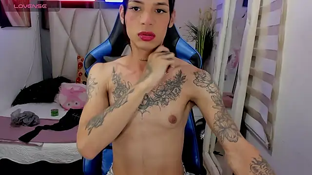 Snapshot of sara_slut21 chatting on 02/05/25, 10:44 sara slut21 online show from 02/05/25, 10:44