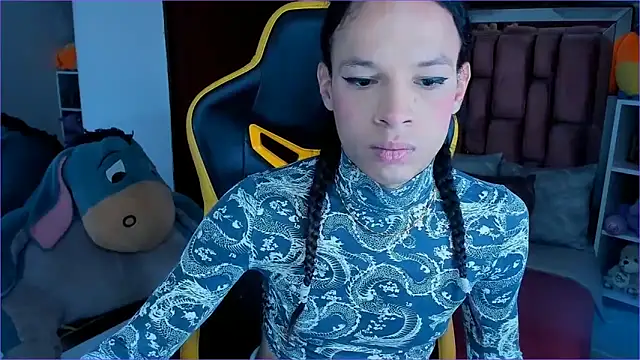 Snapshot of sara_slut21 chatting on 11/20/25, 05:01 sara slut21 online show from 11/20/25, 05:01