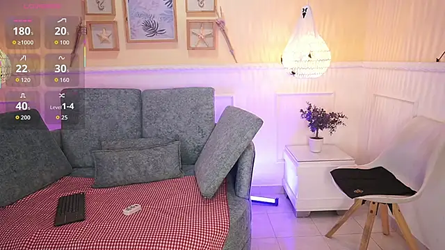 Snapshot of LoonaNyx chatting on 10/13/25, 11:32 LoonaNyx online show from 10/13/25, 11:32