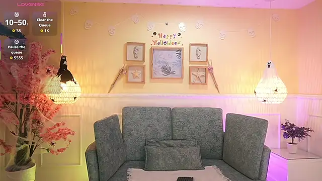 Snapshot of LoonaNyx chatting on 10/25/25, 11:40 LoonaNyx online show from 10/25/25, 11:40