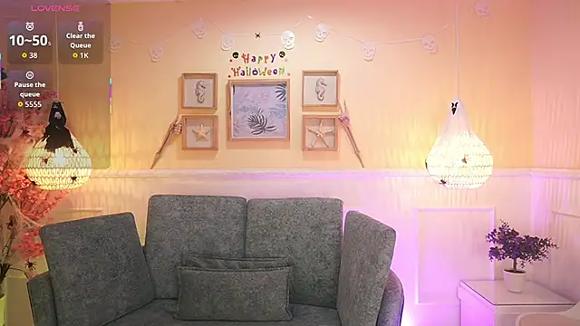 Snapshot of LoonaNyx chatting on 10/27/25, 11:36 LoonaNyx online show from 10/27/25, 11:36