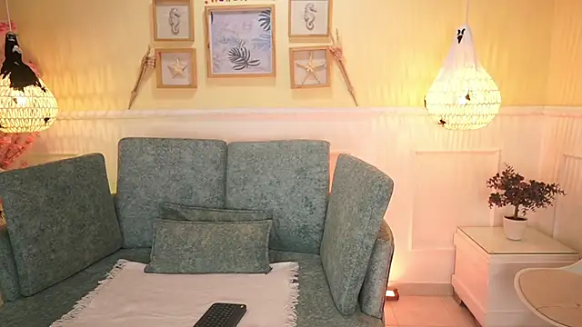 Snapshot of LoonaNyx chatting on 10/30/25, 11:33 LoonaNyx online show from 10/30/25, 11:33