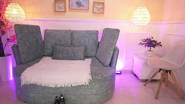 Snapshot of LoonaNyx chatting on 11/11/25, 11:32 LoonaNyx online show from 11/11/25, 11:32