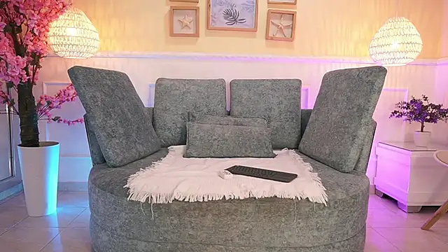 Snapshot of LoonaNyx chatting on 11/21/25, 11:42 LoonaNyx online show from 11/21/25, 11:42