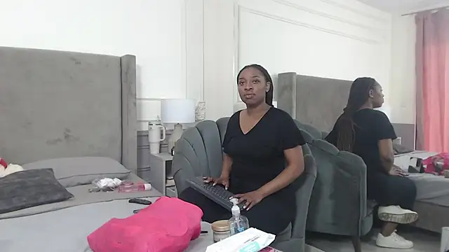 Snapshot of NatashaSilver chatting on 10/04/25, 01:20 NatashaSilver online show from 10/04/25, 01:20