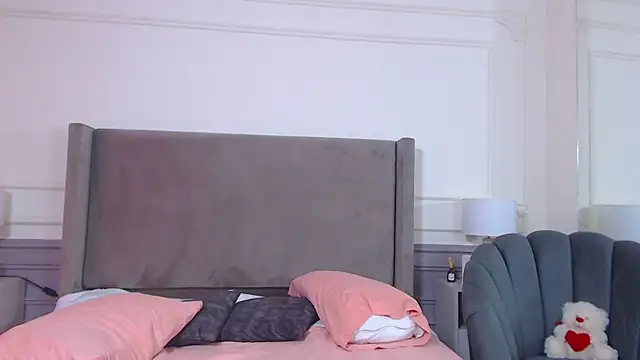 NatashaSilver online show from 11/18/25, 03:16