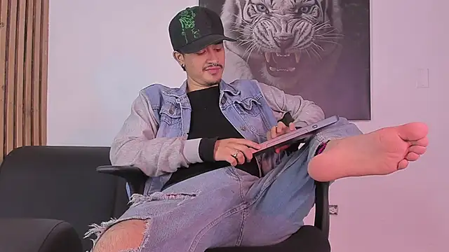 DimitriDeluxe online show from 10/04/25, 07:45