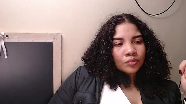 Snapshot of madelene chatting on 12/25/24, 02:25 madelene online show from 12/25/24, 02:25