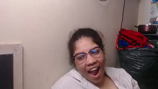 Snapshot of madelene chatting on 03/01/25, 01:22 madelene online show from 03/01/25, 01:22