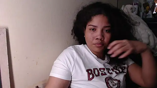 Snapshot of madelene chatting on 03/21/25, 04:39 madelene online show from 03/21/25, 04:39