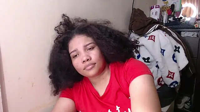 Snapshot of madelene chatting on 03/22/25, 04:03 madelene online show from 03/22/25, 04:03