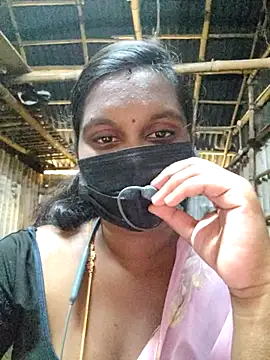 Snapshot of Tamildivya18 chatting on 10/10/25, 05:17 Tamildivya18 online show from 10/10/25, 05:17