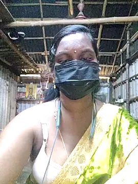 Snapshot of Tamildivya18 chatting on 10/11/25, 04:01 Tamildivya18 online show from 10/11/25, 04:01