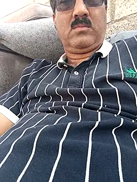 Snapshot of moonflower25 chatting on 10/11/25, 05:17 moonflower25 online show from 10/11/25, 05:17