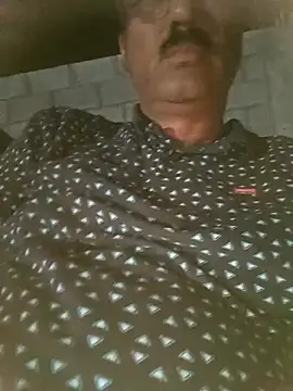 Snapshot of moonflower25 chatting on 10/11/25, 05:22 moonflower25 online show from 10/11/25, 05:22