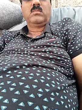 Snapshot of moonflower25 chatting on 10/12/25, 05:28 moonflower25 online show from 10/12/25, 05:28