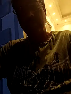 Snapshot of moonflower25 chatting on 10/13/25, 06:08 moonflower25 online show from 10/13/25, 06:08