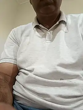 Snapshot of moonflower25 chatting on 10/14/25, 06:14 moonflower25 online show from 10/14/25, 06:14