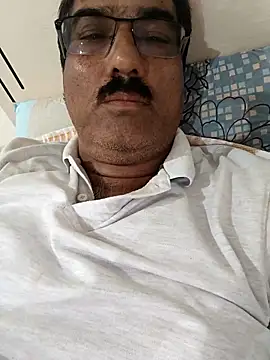 Snapshot of moonflower25 chatting on 10/15/25, 07:19 moonflower25 online show from 10/15/25, 07:19