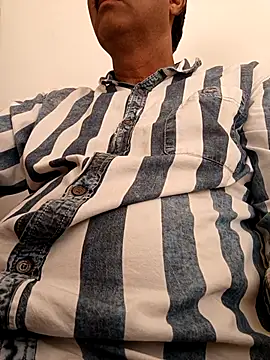 Snapshot of moonflower25 chatting on 10/16/25, 08:59 moonflower25 online show from 10/16/25, 08:59