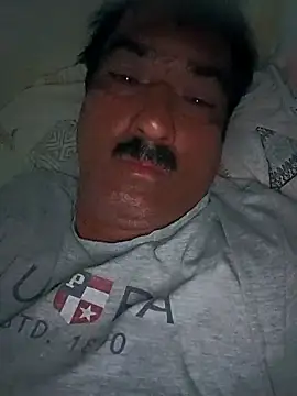 Snapshot of moonflower25 chatting on 10/17/25, 02:26 moonflower25 online show from 10/17/25, 02:26