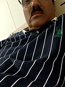 Snapshot of moonflower25 chatting on 10/17/25, 02:41 moonflower25 online show from 10/17/25, 02:41