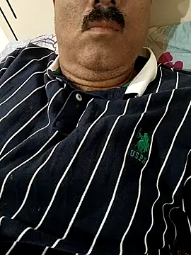 Snapshot of moonflower25 chatting on 10/18/25, 03:31 moonflower25 online show from 10/18/25, 03:31