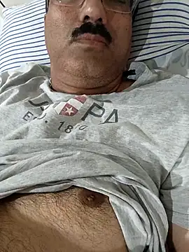 Snapshot of moonflower25 chatting on 10/21/25, 08:53 moonflower25 online show from 10/21/25, 08:53