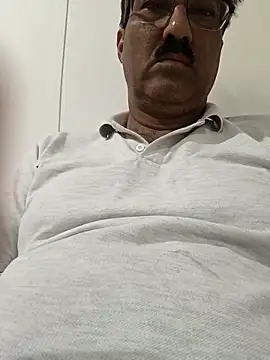 Snapshot of moonflower25 chatting on 10/24/25, 06:43 moonflower25 online show from 10/24/25, 06:43