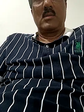 Snapshot of moonflower25 chatting on 11/07/25, 04:40 moonflower25 online show from 11/07/25, 04:40