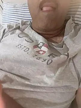 Snapshot of moonflower25 chatting on 11/10/25, 06:40 moonflower25 online show from 11/10/25, 06:40