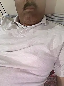 Snapshot of moonflower25 chatting on 11/13/25, 05:50 moonflower25 online show from 11/13/25, 05:50