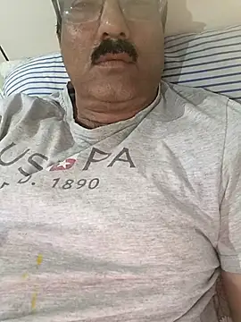 Snapshot of moonflower25 chatting on 11/16/25, 06:13 moonflower25 online show from 11/16/25, 06:13